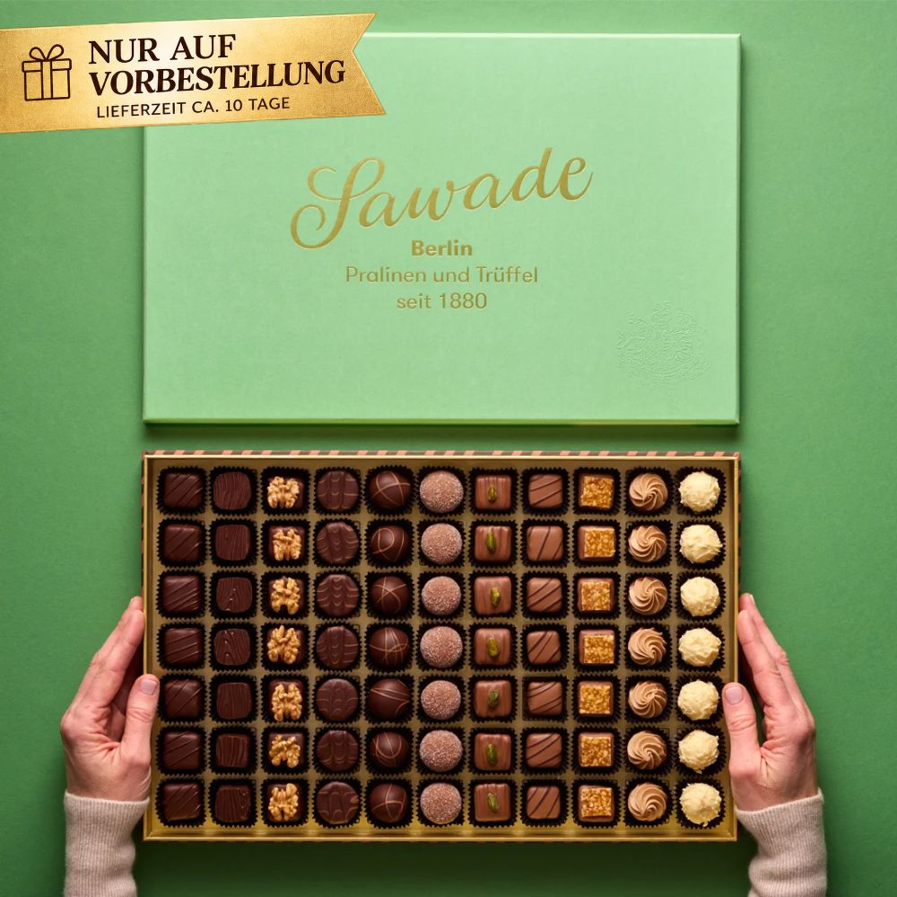 Sawade Pralinen- und Trüffel-Geschenkkartonage mit geöffnetem Schokoladen-Arrangement, grün